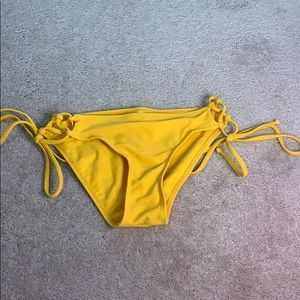 Super cute yellow bikini bottoms.